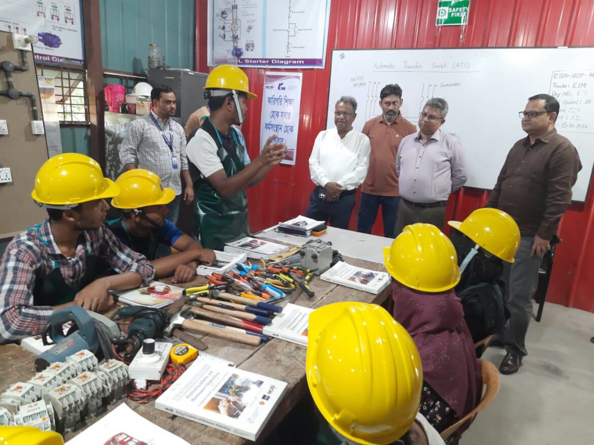 ESDO–SICIP–AEOSIB প্রকল্পের প্রশিক্ষণ কার্যক্রম পরিদর্শন করলেন অর্থ মন্ত্রণালয়ের ঊর্ধ্বতন কর্মকর্তাবৃন্দ